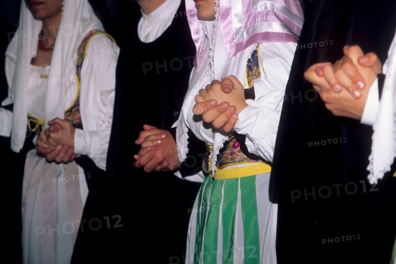 Italie, sardaigne, centre, danse folklorique, sardane, testone, costumes, mains,
