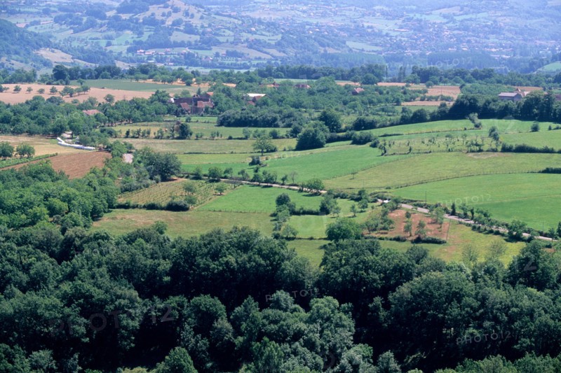 France, midi pyrenees, lot, loubressac, vallee de la dordogne, panorama, paysage, village, route, champs,