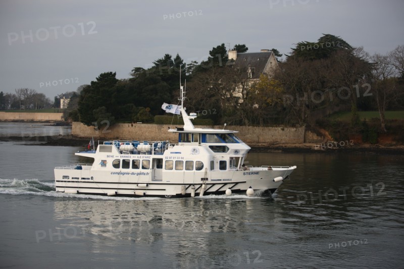 france, Bretagne, Morbihan, golfe du Morbihan, sene, port anna, bateaux, barques, peche, mouillage, coque, vagues, ondes, vedette sterne, liaison avec l'ile d'arz,