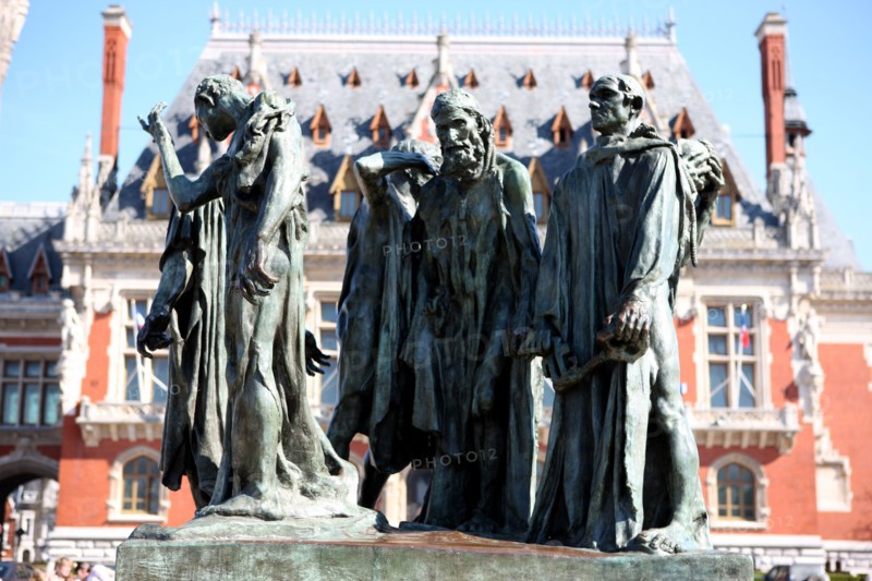 France, region nord, pas de calais, calais, place de l'hotel de ville, groupe sculpte d'auguste rodin, les bourgeois de calais, vers 1885, bronze,