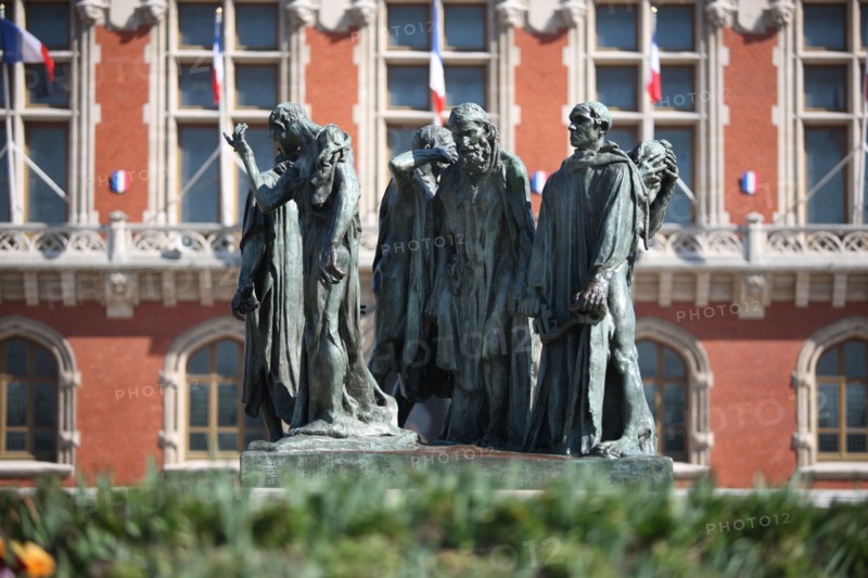 France, region nord, pas de calais, calais, place de l'hotel de ville, groupe sculpte d'auguste rodin, les bourgeois de calais, vers 1885, bronze,