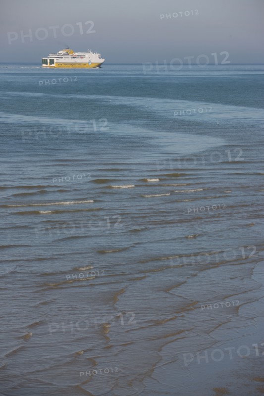 France, region nord, pas de calais, boulogne sur mer, port, mer du nord, ferry, transmanche ferries, ld lines, cote d'albatre, liaison boulogne douvres, vagues,