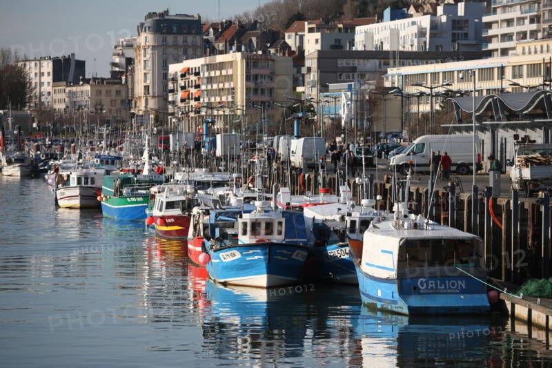 France, region nord, pas de calais, boulogne sur mer, port, peche, bateau, chalutiers, promenade j.muselet, boulevard Gambetta,