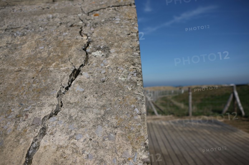 France, region nord, pas de calais, cote d'opale, cap gris nez, falaises, panorama, cross gris nez, mer du nord, blockhaus, fissure, beton, 2e guerre mondiale,