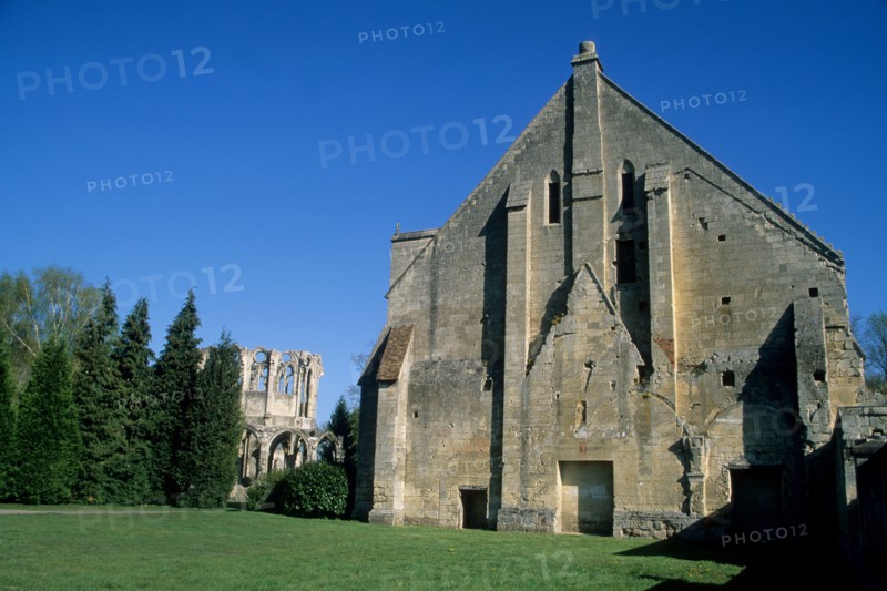 France, region picardie, oise, ourscamps, abbaye, ruines, vestiges, art gothique, pierre, monument historique,