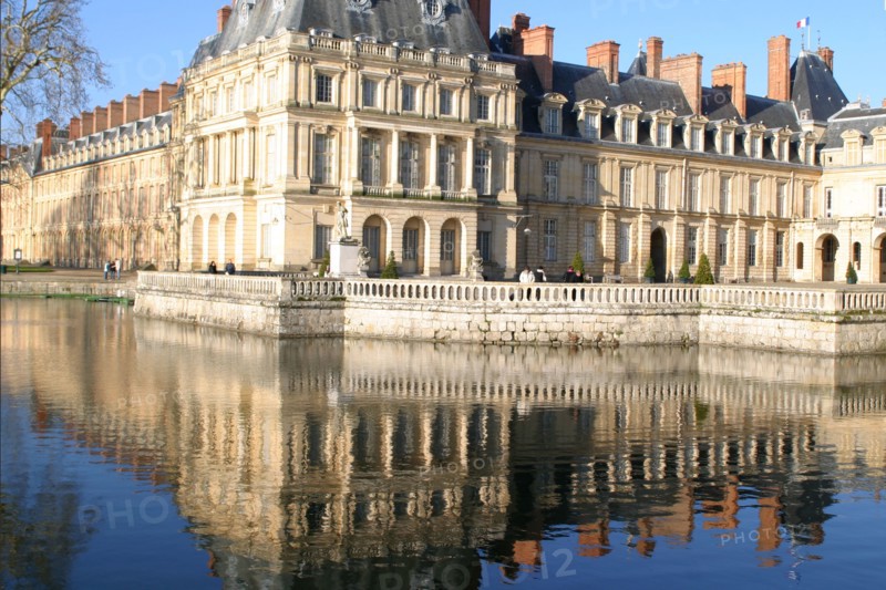 France, region ile de france, seine et marne, fontainebleau, chateau, facade sur jardin, eau, reflet, pierre, Napoleon,