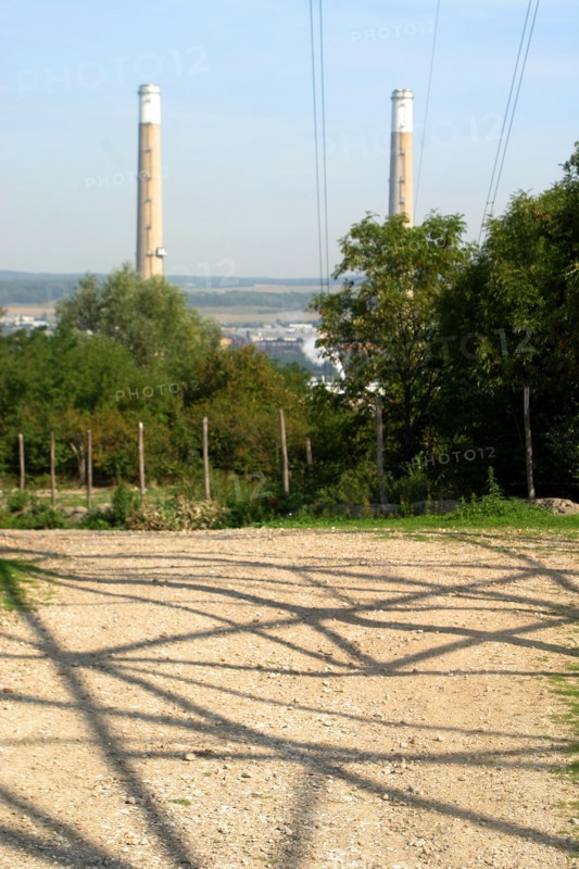 France, region ile de france, yvelines, porcheville, centrale electrique, thermique, seine, energie, edf, electricite, environnement, developpement durable, pylones, cheminees, fils electriques,