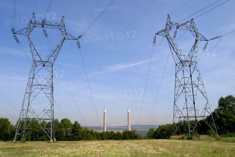 France, region ile de france, yvelines, porcheville, centrale electrique, thermique, seine, energie, edf, electricite, environnement, developpement durable, pylones, cheminees, fils electriques,