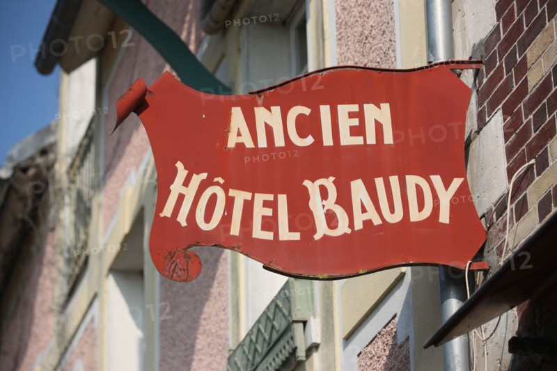 France, Haute Normandie, eure, vallee de la seine, giverny, ancien hotel baudy, restaurant, auberge, claude monet, jardin, fleurs, impressionnistes, peinture, enseigne,