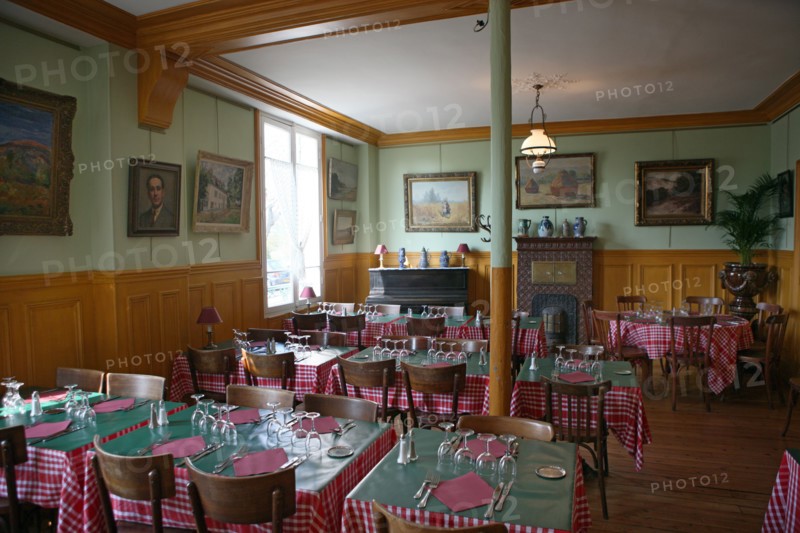 France, Haute Normandie, eure, vallee de la seine, giverny, ancien hotel baudy, restaurant, auberge, claude monet, jardin, fleurs, impressionnistes, peinture, salle a manger,