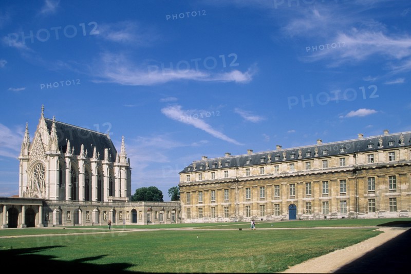 France, ile de france, val de marne, vincennes, chateau de vincennes, monument historique, pavillon du roi, sainte chapelle, pelouse, panorama, allees,