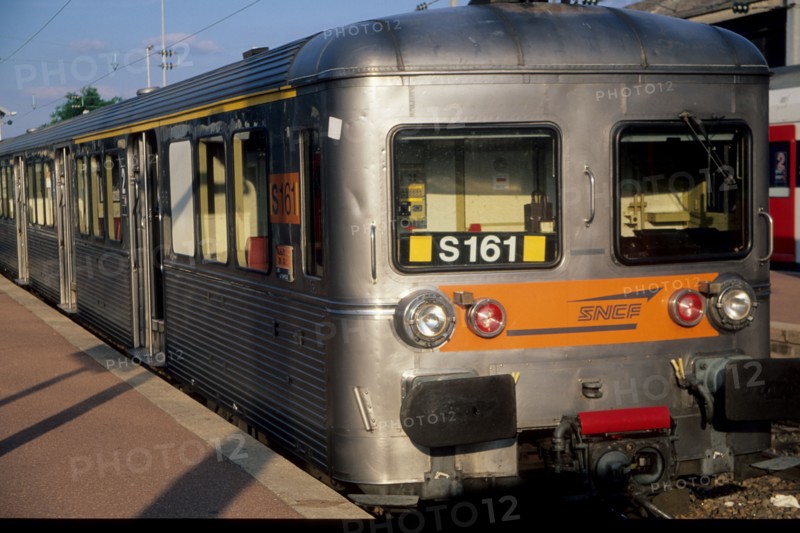France, paris, transport, train de banlieue, metal, transport en commun, sncf,