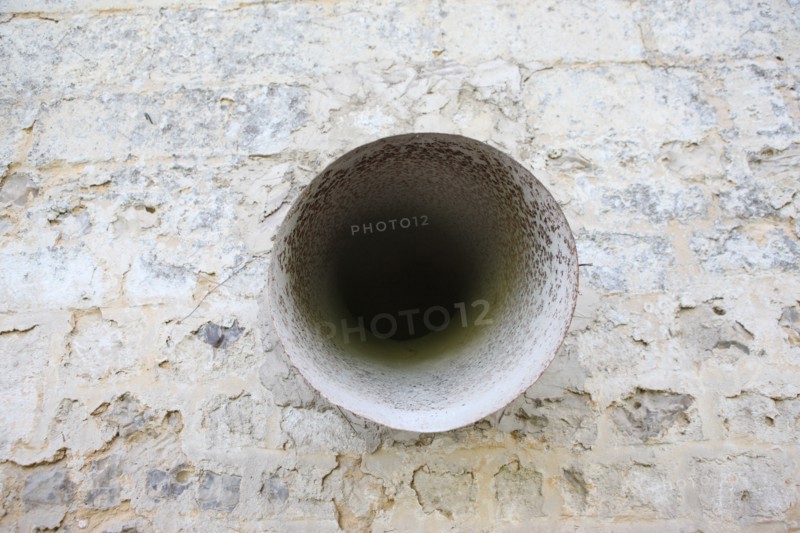 France, Haute Normandie, eure, le bec hellouin, abbaye, detail, pierre, plus beaux villages de france, bouche d'aeration, mur,