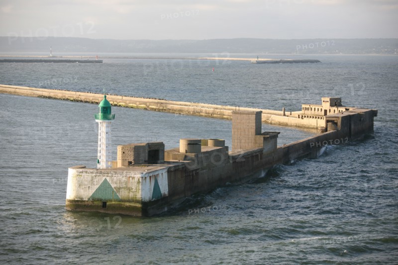 France, Haute Normandie / angleterre, seine maritime, le havre / portsmouth, traversee trans manche, a bord du ferry boat, norman voyager, navigation, mer, au petit matin, accostage au port du havre, rade,