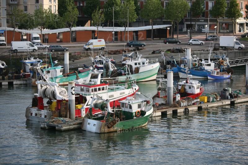 France, Haute Normandie / angleterre, seine maritime, le havre / portsmouth, traversee trans manche, a bord du ferry boat, norman voyager, au petit matin, accostage au port du havre, port de peche,