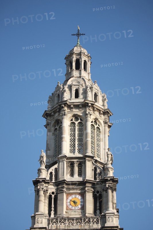 France, ile de france, paris 9e arrondissement, place d'estienne d'orves, eglise de la trinite, architecte theodore ballu, facade, clocher, sculpture,
