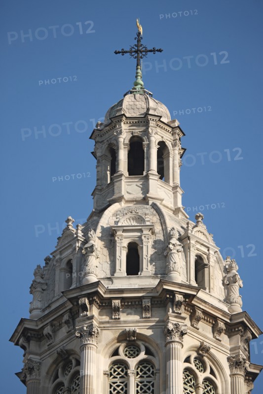France, ile de france, paris 9e arrondissement, place d'estienne d'orves, eglise de la trinite, architecte theodore ballu, facade, clocher, sculpture,