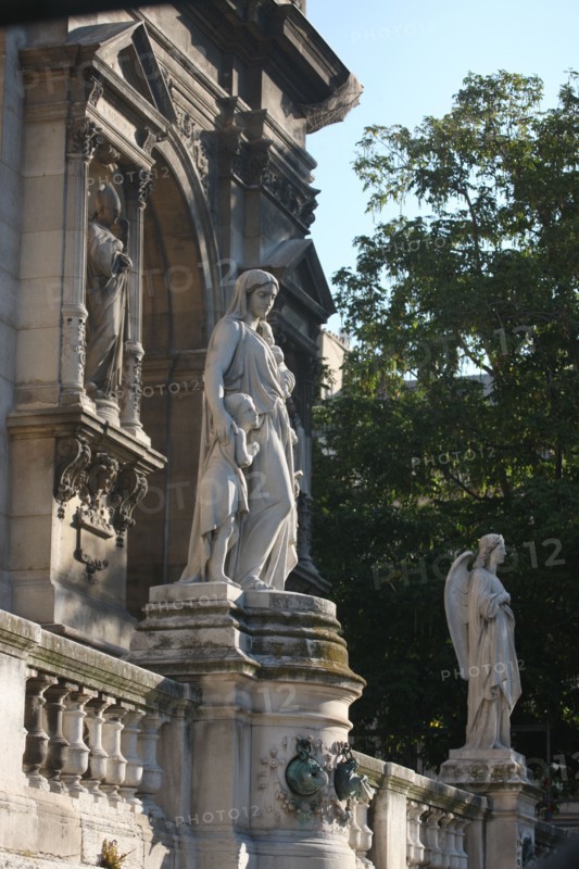 France, ile de france, paris 9e arrondissement, place d'estienne d'orves, eglise de la trinite, architecte theodore ballu, facade, porche, sculpture,