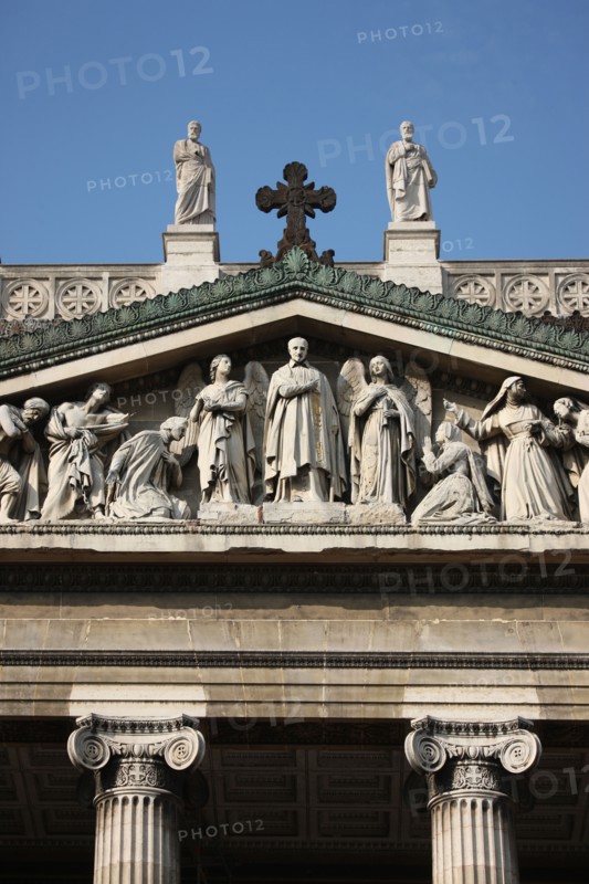France, ile de france, paris 10e arrondissement, eglise saint vincent de paul, place franz liszt, architecte hittorff, fronton figurant saint vincent de paul, religion catholique,