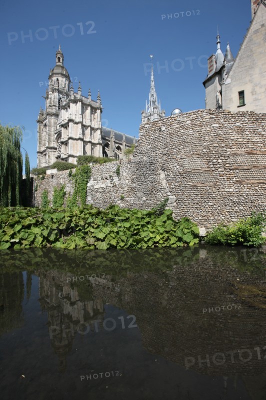 France, Haute Normandie, eure, pays d'evreux, evreux, cathedrale, plan d'eau, promenade, mur gallo romain, archeveche,