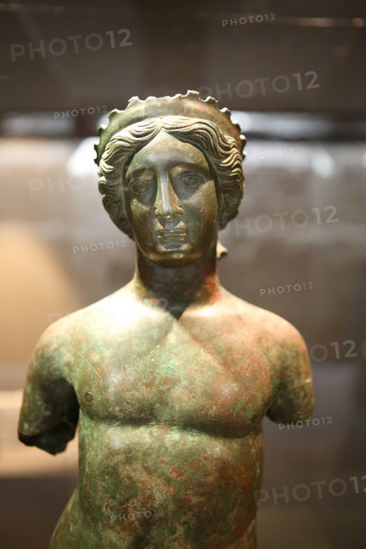 France, Haute Normandie, eure, pays d'evreux, evreux, archeveche, musee municipal, salle gallo romaine, statue d'apollon,