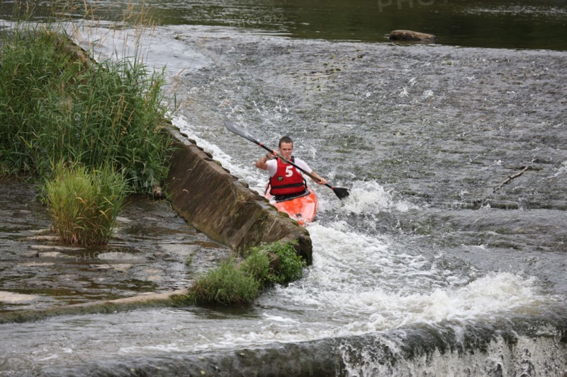 France, Basse Normandie, manche, pays saint lois, conde sur vire, riviere, la vire, activite sportive, club de kayak, descente, jeunes,