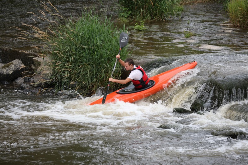 France, Basse Normandie, manche, pays saint lois, conde sur vire, riviere, la vire, activite sportive, club de kayak, descente, jeunes,