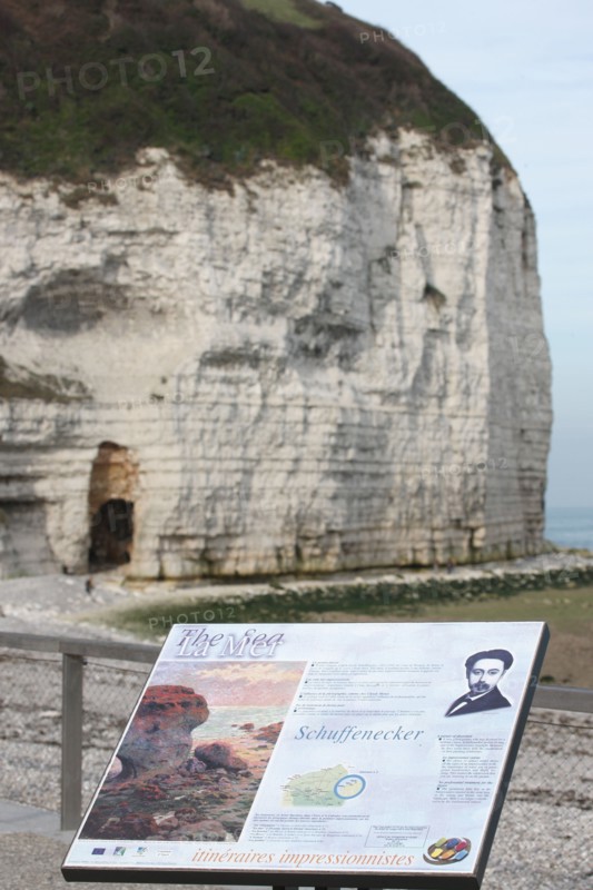 France, Haute Normandie, seine maritime, pays des hautes falaises, etretat, yport plage, galets, falaise d'aval, barques, caiques, bateaux, canots, impressionnisme, shuffenecker,