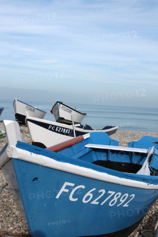 France, Haute Normandie, seine maritime, pays des hautes falaises, etretat, yport plage, galets, falaise d'amont, barques, caiques, bateaux, canots, impressionnisme,