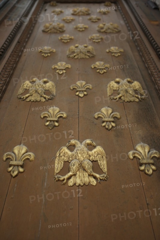 France, Basse Normandie, calvados, bessin, bayeux, cathedrale, decor portail, aigle et fleur de lys,