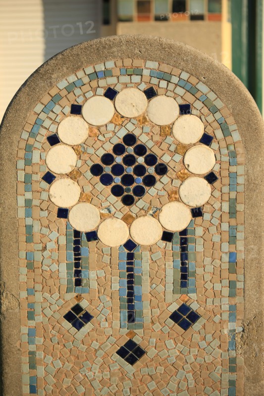France, Basse Normandie, Calvados, Deauville, front de mer, colonnes, etablissement des bains de mer, mosaique, decor,