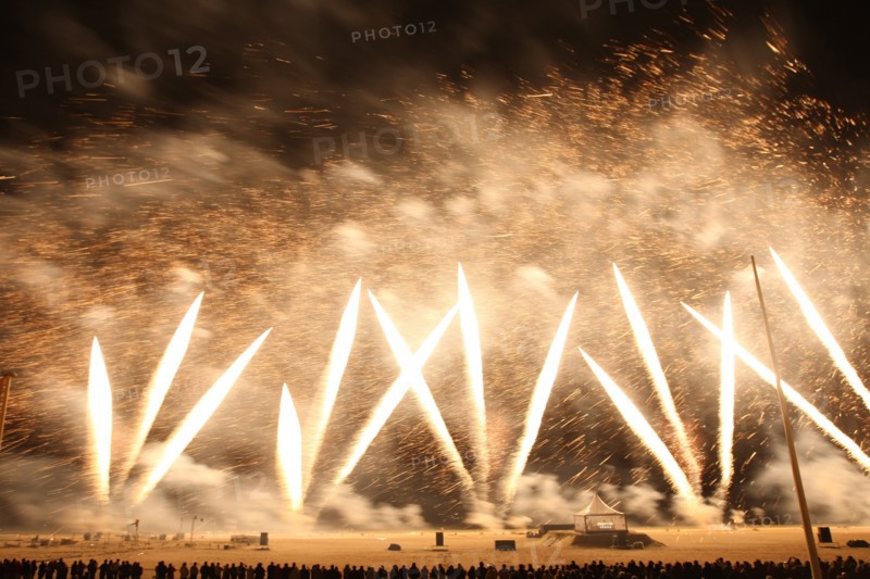 France, Basse Normandie, Calvados, Deauville, opera de feu, 19 juin 2010, creation de Groupe F et pascal dusapin, compositeur sur la plage de Deauville, feu d'artifice,