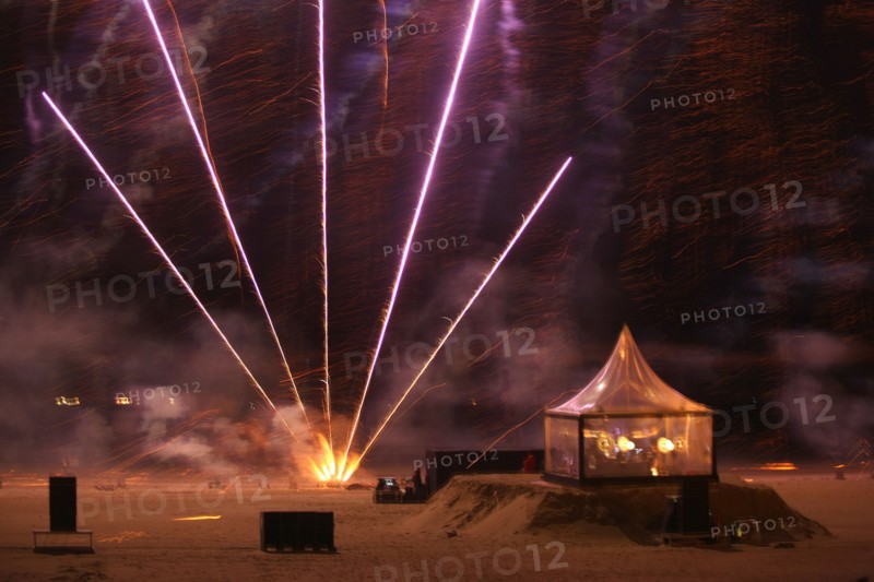 France, Basse Normandie, Calvados, Deauville, opera de feu, 19 juin 2010, creation de Groupe F et pascal dusapin, compositeur sur la plage de Deauville, feu d'artifice,