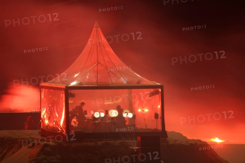 France, Basse Normandie, Calvados, Deauville, opera de feu, 19 juin 2010, creation de Groupe F et pascal dusapin, compositeur sur la plage de Deauville, feu d'artifice,