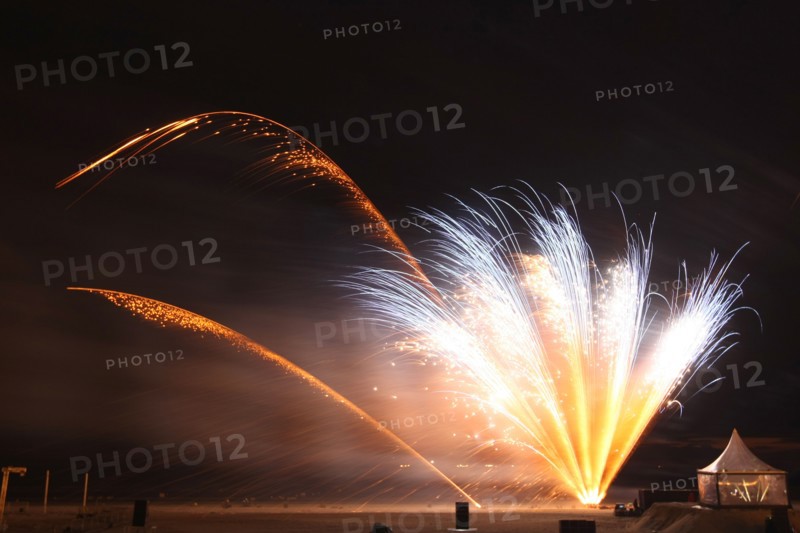 France, Basse Normandie, Calvados, Deauville, opera de feu, 19 juin 2010, creation de Groupe F et pascal dusapin, compositeur sur la plage de Deauville, feu d'artifice,