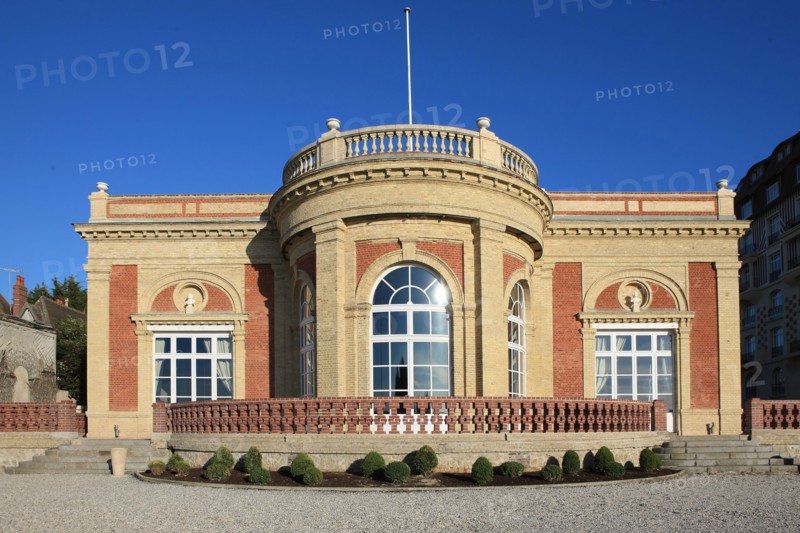France, Basse Normandie, Calvados, cote fleurie, Deauville, villa le cercle, siege estival du jockey club pendant la saison de courses,