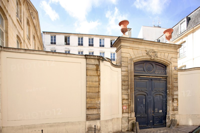 France, Ile de France, paris 3e arrondissement, 5 rue de montmorency, hotel particulier, cour sur rue,