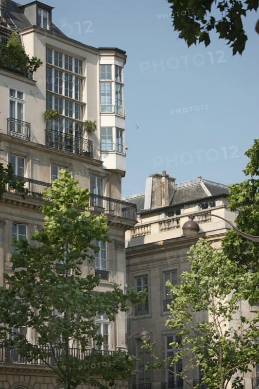 France, paris 6e arrondissement, angle du quai malaquais et de la rue des saints peres, elevation inattendue,