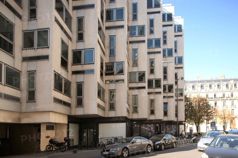 France, Ile de France, paris, 8e arrondissement, rue bayard, batiment a la facade en zig zag,