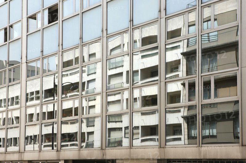 France, Ile de France, paris, 13e arrondissement, rue eugene oudine, sequences stylistiques, facades, reflets dans vitres,