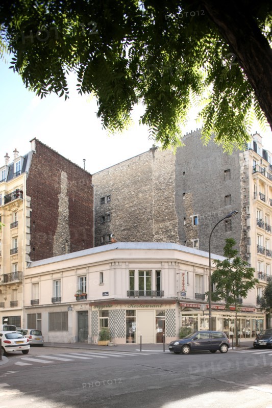 France, angle with RUE JEAN MARIDOR