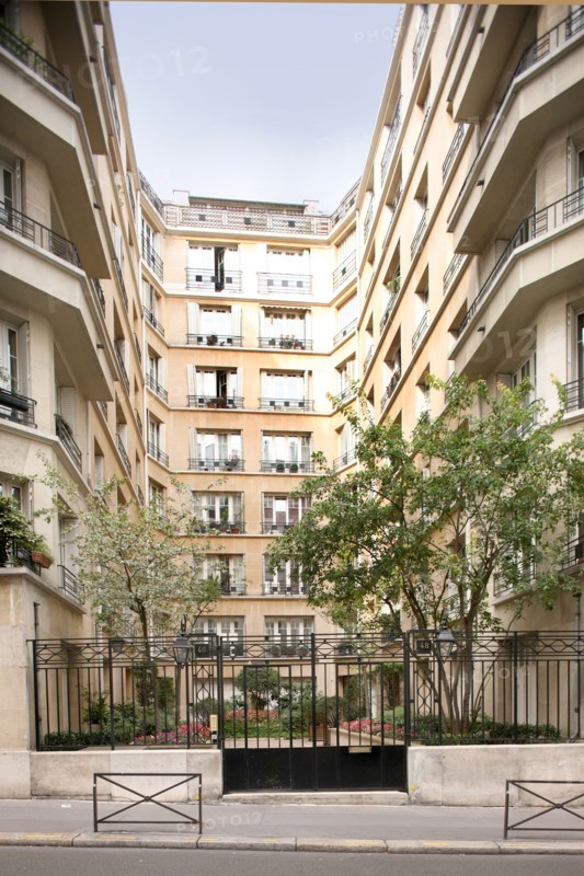 France, Ile de France, paris 16e arrondissement, 48 rue raffet, jardin sur rue,
