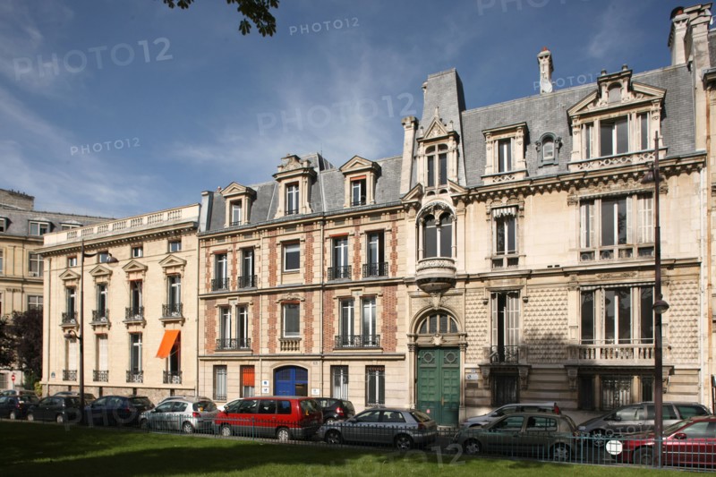 France, Ile de France, paris 17e arrondissement, place du general catroux, silhouettes de batiments du 8 au 12,