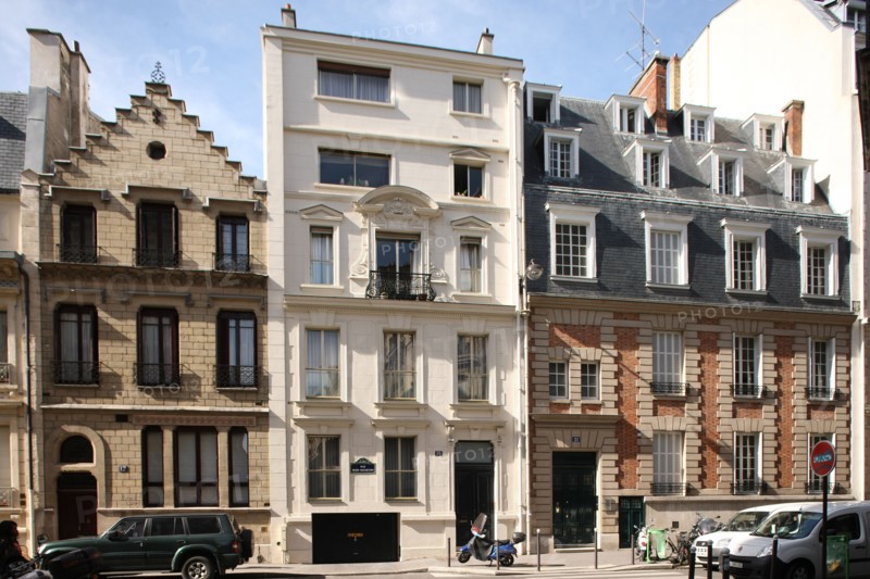 France, Ile de France, paris 17e arrondissement, 19 rue henri rochefort, haut inattendu, alignements de facades differentes,