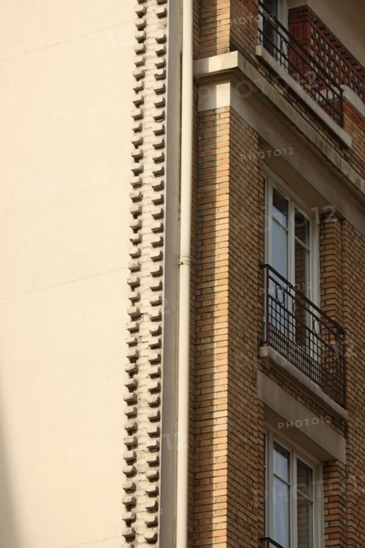 France, Ile de France, paris 18e arrondissement, 227 rue marcadet, immeuble avec pierre d'attente, fermeture eclair,