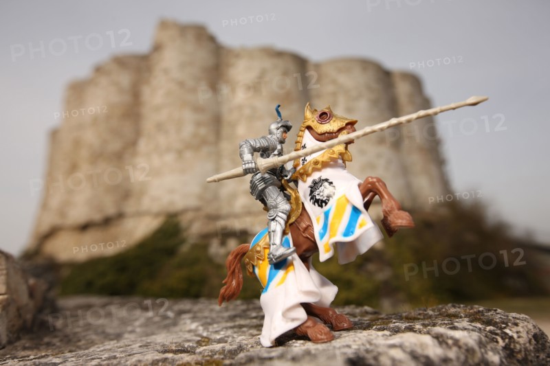 France, Haute Normandie, eure, les andelys, chateau gaillard, chevalier jouet symbolisant les activites d'accueil des enfants au chateau,