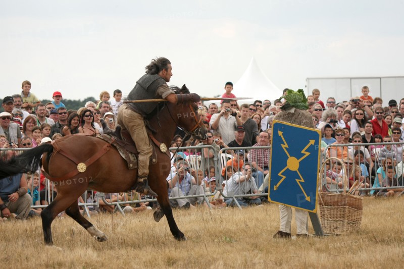 France, Haute Normandie, eure, le vieil evreux, site gallo romain de gisacum, journees gallo romaines, 15 aout 2010, combat de gaulois,