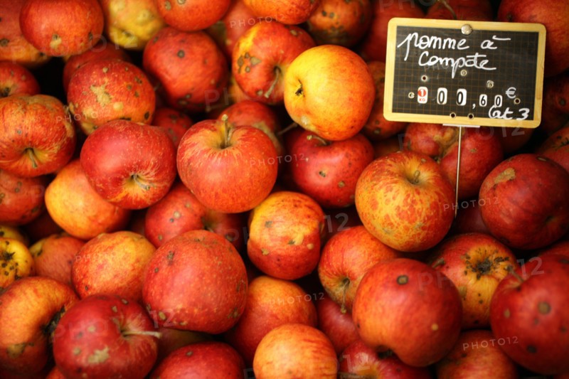 France, Haute Normandie, eure, lyons la foret, la boutique des 4 fermieres, rue de l'hotel de ville, produits fermiers, gastronomie,