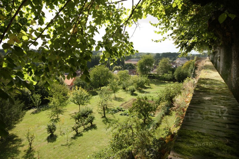 France, Basse Normandie, orne, pays d'avre et d'iton, tillieres sur avre, panorama sur le village depuis la terrasse du chateau, jardin public,