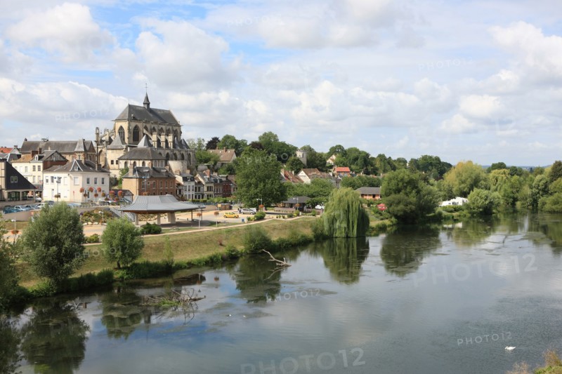 France, Haute Normandie, eure, pont de l'arche, pays de seine et eure, l'eure, eglise et fortifications,